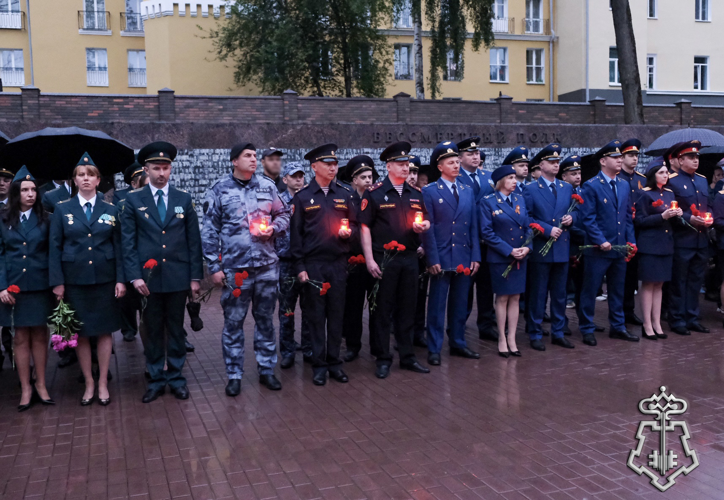 В Смоленске сотрудники вневедомственной охраны Росгвардии присоединились к Всероссийским акциям, посвященным Дню памяти и скорби