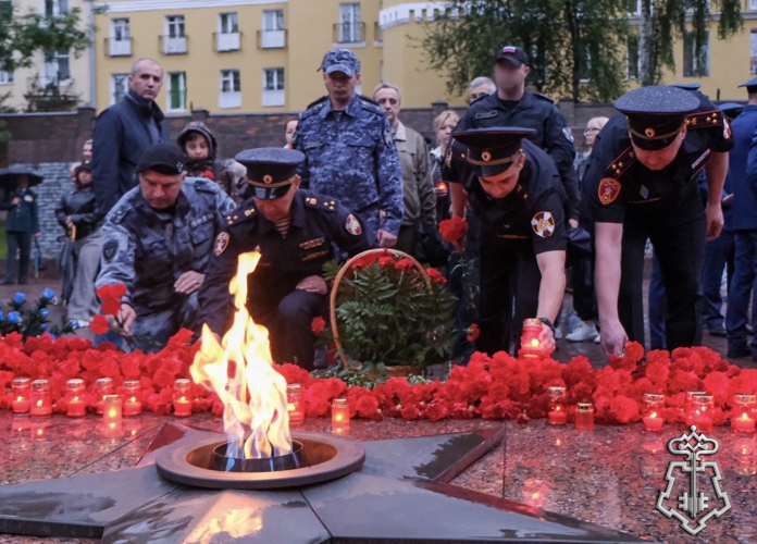 В Смоленске сотрудники вневедомственной охраны Росгвардии присоединились к Всероссийским акциям, посвященным Дню памяти и скорби