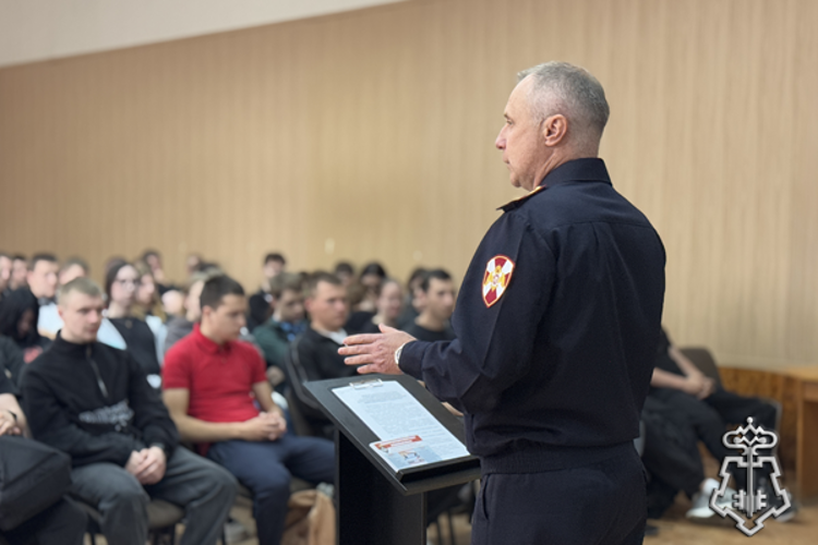 Сотрудники вневедомственной охраны провели встречу с выпускниками техникума