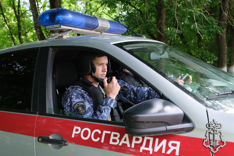 РОСГВАРДЕЙЦЫ ПРЕСЕКЛИ КРАЖУ ИЗ ГИПЕРМАРКЕТА В СМОЛЕНСКЕ