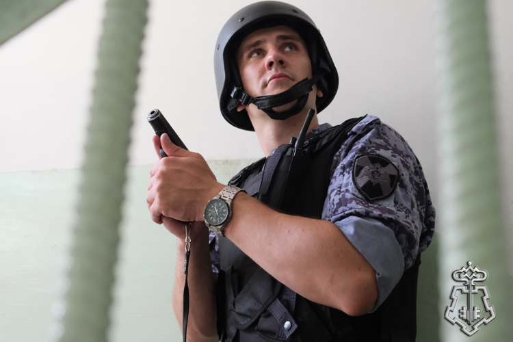 В СМОЛЕНСКОЙ ОБЛАСТИ РОСГВАРДЕЙЦЫ ЗАДЕРЖАЛИ ПОДОЗРЕВАЕМОГО В КРАЖЕ