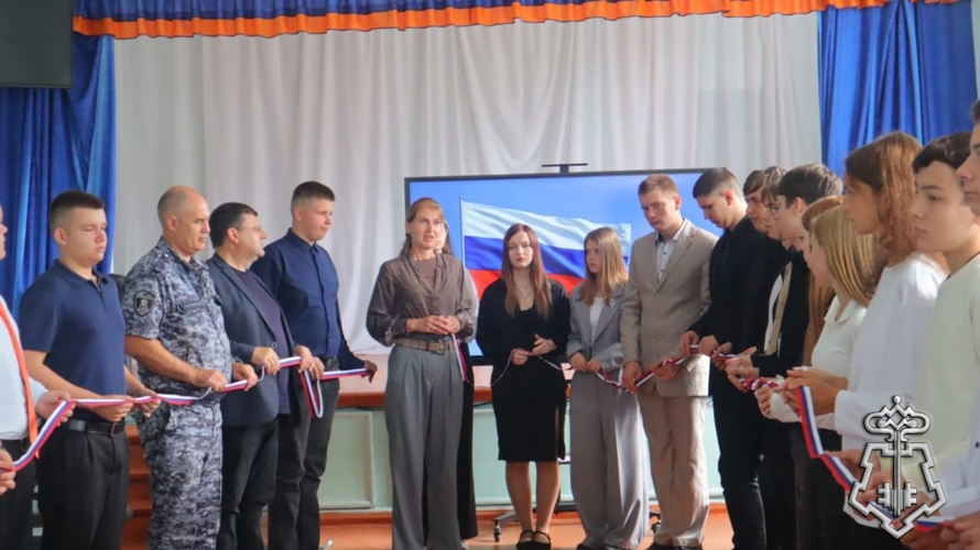 В Дорогобужской школе сотрудники вневедомственной охраны приняли участие в мероприятии, посвященном Дню солидарности в борьбе с терроризмом