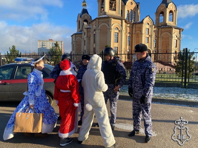 СОТРУДНИКИ ВНЕВЕДОМСТВЕННОЙ ОХРАНЫ ПОЗДРАВИЛИ УЧЕНИКОВ МУЗЫКАЛЬНОЙ ШКОЛЫ С НОВЫМ ГОДОМ