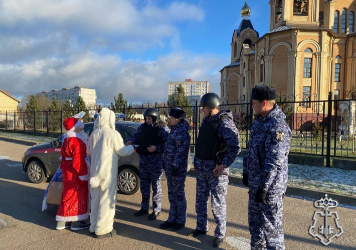 СОТРУДНИКИ ВНЕВЕДОМСТВЕННОЙ ОХРАНЫ ПОЗДРАВИЛИ УЧЕНИКОВ МУЗЫКАЛЬНОЙ ШКОЛЫ С НОВЫМ ГОДОМ