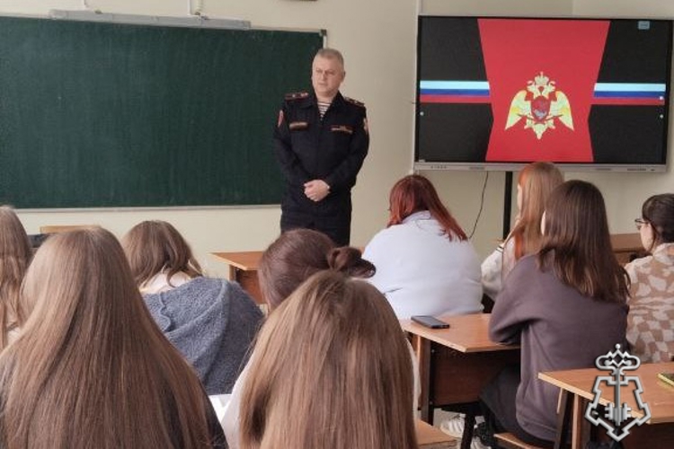 РОСГВАРДЕЙЦЫ ПРОВЕЛИ УРОКИ МУЖЕСТВА В ДВУХ СМОЛЕНСКИХ ШКОЛАХ