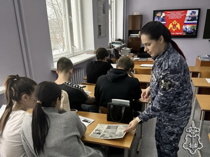 СТРАЖИ ПОРЯДКА ПОДЕЛИЛИСЬ СЕКРЕТАМИ МАСТЕРСТВА СО СМОЛЕНСКИМИ СТУДЕНТАМИ