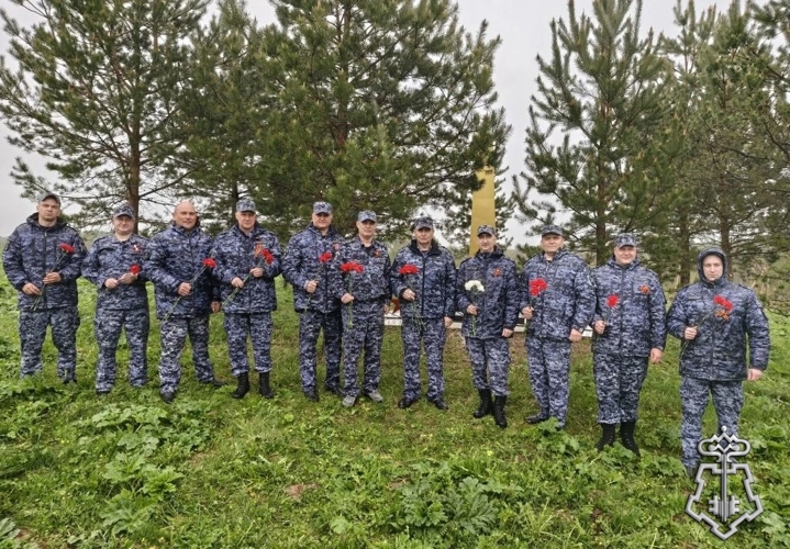 СОТРУДНИКИ ВНЕВЕДОМСТВЕННОЙ ОХРАНЫ ПРОВЕЛИ МЕРОПРИЯТИЯ ПО БЛАГОУСТРОЙСТВУ ТЕРРИТОРИИ ПАМЯТНИКА
