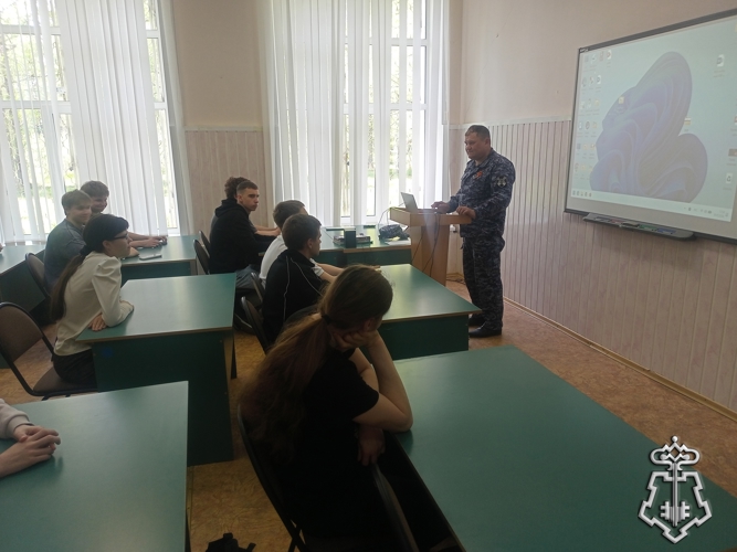 РОСГВАРДЕЙЦЫ ПРОВЕЛИ ПАТРИОТИЧЕСКИЕ МЕРОПРИЯТИЯ ДЛЯ УЧАЩИХСЯ В СМОЛЕНСКОЙ ОБЛАСТИ