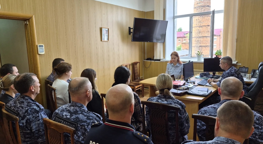 С СОТРУДНИКАМИ ВНЕВЕДОМСТВЕННОЙ ОХРАНЫ ПРОВЕЛИ ПРОФИЛАКТИЧЕСКУЮ БЕСЕДУ
