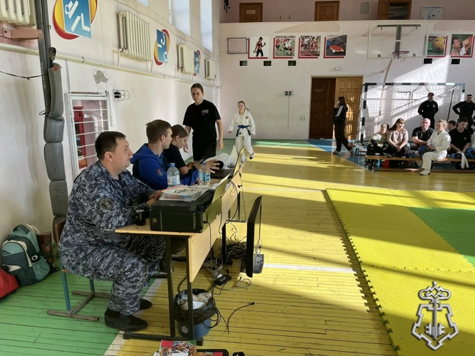 СОТРУДНИКИ РОСГВАРДИИ ОРГАНИЗОВАЛИ МЕРОПРИЯТИЕ ПО РУКОПАШНОМУ БОЮ В РОСЛАВЛЕ